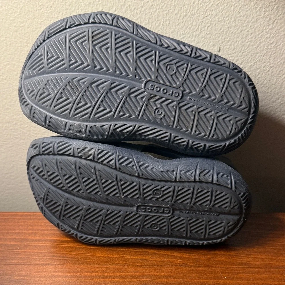 CROCS Kids' Dark Blue Sandals Size 7 2/$20